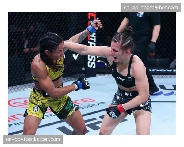 “冷血”布兰奇在首回合最后十秒KO对手,上演惊天逆转 “冷血”布兰奇在首回合最后十秒KO对手,上演惊天逆转